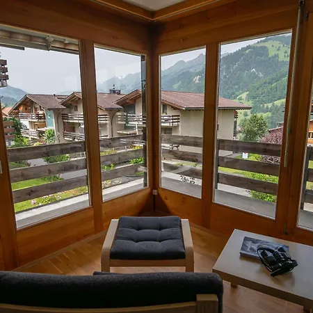 Spacious Flat With Excellent Location & Parking *